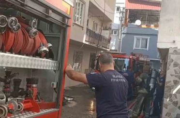 Çatı katında çıkan yangın paniğe neden oldu 