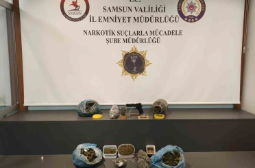 Çatı katında yapılan aramada uyuşturucu ve silah ele geçirildi