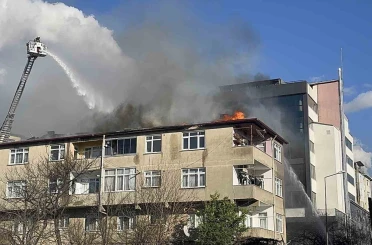 Çatı onarımı sırasında yangın çıktı 