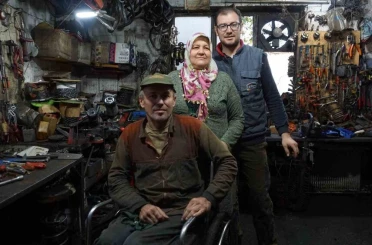 Çatıdan düşüp yüzde 94 engelli kaldı sıfırdan öğrendiği ikinci meslekle hayata tutundu 