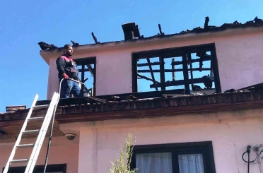 Çavdarhisar’da evin terasına gözleme yapmak için yakılan ateş yangına sebep oldu 