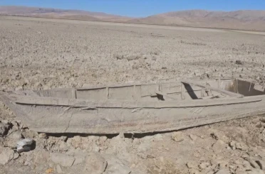 Çavuşçu Gölü kurudu, çatlamış toprağa dönüştü 