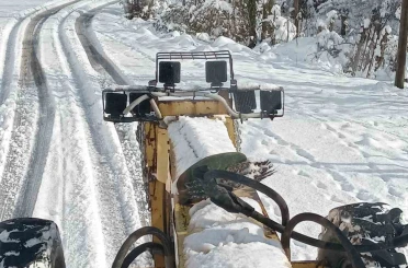 Çaycuma’da karla mücadele çalışmaları sürüyor 