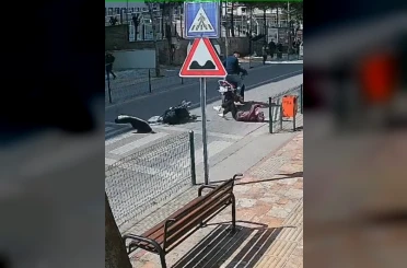 Çaycuma’da motosiklet yaya geçidinde anne ve çocuğuna çarptı: 2 yaralı 