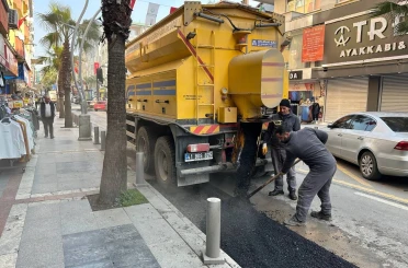 Çayırova’nın en işlek caddesinde asfalt onarımı yapıldı 