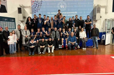 Çayırova’nın genç basketbolcuları Kocaeli ikincisi oldu 