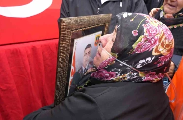Cenazede yürek burkan feryat, anne şehit oğlunun fotoğrafına sarıldı: "Kurban olurum sana" 