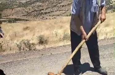 Çermik’te mahalle yolu muhtar ve vatandaşlar tarafından onarıldı
