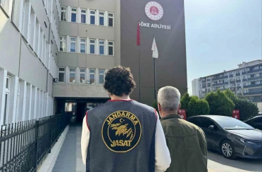 Çeşitli suçlardan aranan şahıslar jandarmadan kaçamadı 