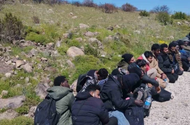 Çeşme’de 36 yasa dışı göçmen ve 2 organizatör yakalandı 