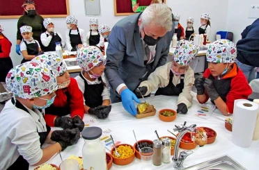 Çeşme’de öğrenciler, velileri ile kumpir etkinliğinde buluştu 
