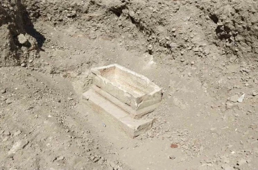 Çevre düzenlemesinde çıkan lahit, inşaatı durdurdu 