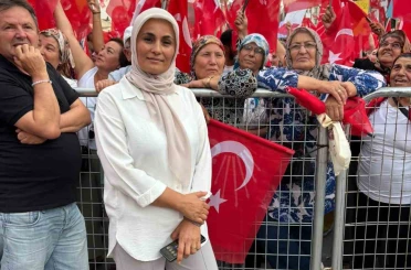 CHP Aksu Kadın Kolları Başkanı Menzil Çakmak görevinden istifa etti 