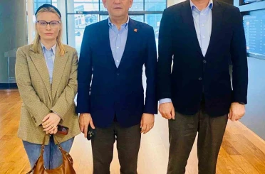 CHP Genel Başkanı Özel Ortaklar çöp şişini es geçmedi 