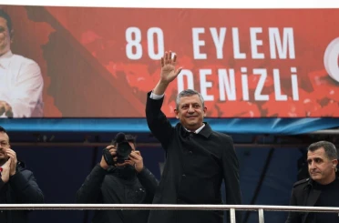 CHP Genel Başkanı Özel: "Seçim sath-ı mailindeyiz, kapı kapı gezmeye var mısınız?" 