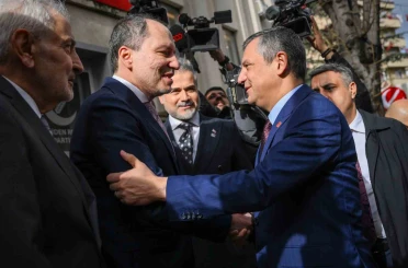 CHP Genel Başkanı Özel’den Yeniden Refah Partisi Genel Başkanı Erbakan’a ziyaret 