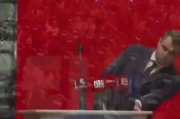 CHP İzmir’de tek aday Çağatay Güç, kürsüde bayıldı