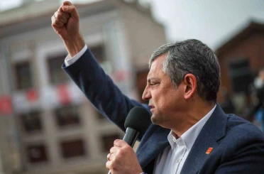 CHP lideri Özel: "Bu darbeciler de günü gelince Edirne’den kaçmak isterlerse Meriç’ten Dedeağaç’a size emanet" 