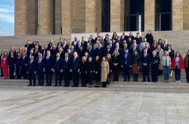 CHP’den 39. Olağan Kurultay öncesi Anıtkabir’e ziyaret 