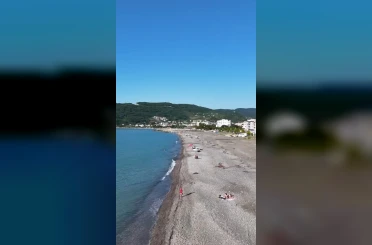 Cide’de selin ardından vatandaşlar sahillerde denize girmeye başladı 