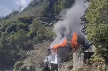 Çıkan yangında ev yanarak kül oldu
