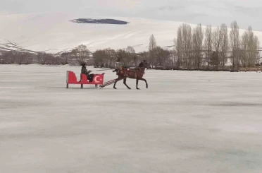 Çıldır Gölü’nde atlı kızak sezonu sona eriyor 