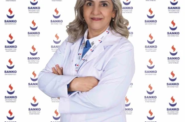 Cilt lekeleri en sık güneş hasarına bağlı nedenlerle görülür 