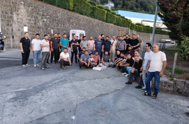 Çınar Çelik işçilerinden oturma eylemi 