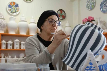 Çini, kadınların ellerinde hayat buluyor 