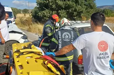 Çivril’de iki otomobil çarpıştı: 5 yaralı
