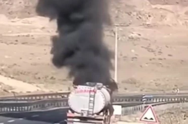 Cizre’de seyir halindeki akaryakıt kamyonu alevlere teslim oldu 