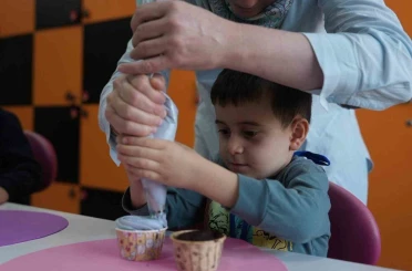 Çocuk üniversitesi minik öğrencileri ağırladı 