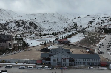 Çocuklar sömestir tatilinin keyfini Davraz Kayak Merkezi’nde çıkardı 