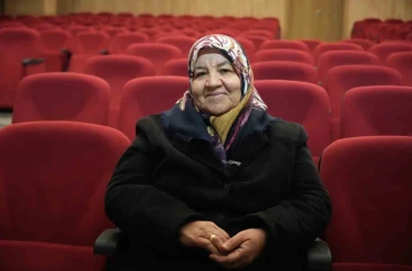 Çocukları sosyalleşsin diye geldi, sahnenin yıldızı oldu 