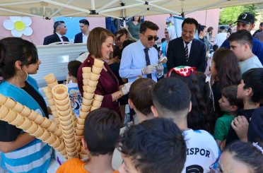 Çocukların dondurma isteğine Vali Aygöl kayıtsız kalmadı 