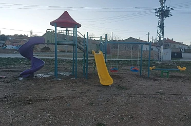 Çocukların okula oyun parkı talebi yerine getirildi 