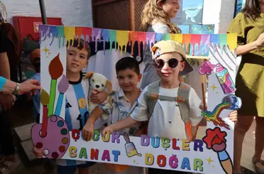 Çocukların renkli dünyası sergiye taşındı