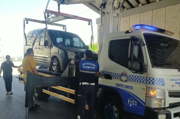 Çocuklarının tedavisine giden aileye zabıtadan yardım eli 