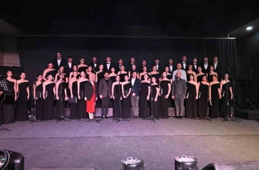 Çok sesli gençlik ve çocuk korosu sanatseverlerle buluştu 