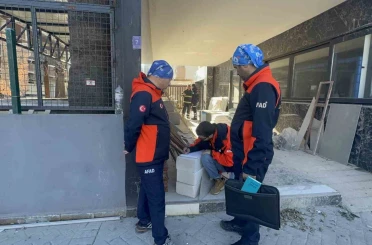 Çöken otelde işçiler 2 saat önce fark edip, çalışmayı sonlandırmış 