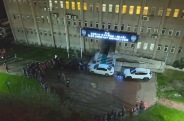 Çorlu’da 900 polisle şafak operasyonu: Uyuşturucu ve silahlar ele geçirildi 