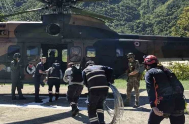 Çoruh Edaş’tan sel felaketinin yaşandığı Artvin’in dağ köylerine helikopterle müdahale 