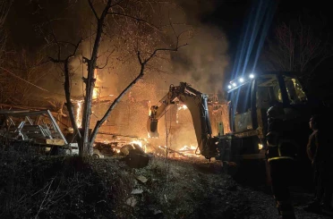 Çorum’da çıkan yangın ev ve depoyu kullanılamaz hale getirdi 