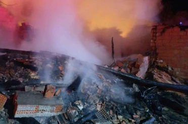 Çorum’da çıkan yangında ahır ve ardiye kullanılmaz hale geldi 