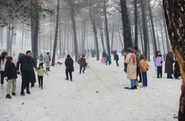 Çorum’da kar festivali vatandaşların akınına uğradı 