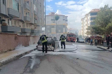 Çorum’da öfkeli kadın, eşinin otomobilini ateşe verdi 