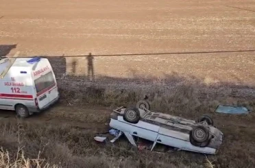 Çorum’da otomobil tarlaya uçtu: 2 yaralı 