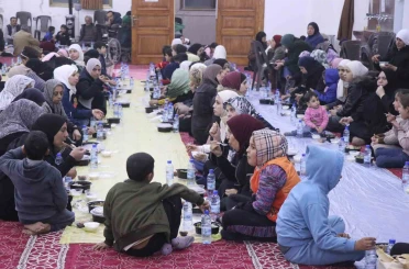 Çorum’dan Suriye’ye gönül köprüsü: Savaşta zarar gören camide günde yüzlerce kişi iftar sofrasında buluşuyor 