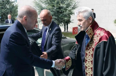 Cumhurbaşkanı Erdoğan: "Anayasayı darbecilerin veya seçkinlerin belirleyip topluma dayattıkları bir çerçeve olmaktan çıkarıp toplumun kendisinin belirleyip devlete deklare ettiği bir metne dönüştürmek zorundayız" 