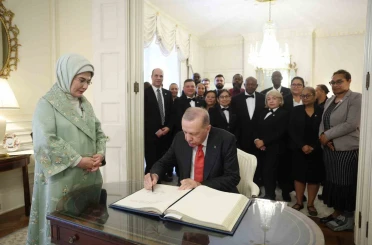 Cumhurbaşkanı Erdoğan, Blair House çalışanlarıyla hatıra fotoğrafı çektirdi 